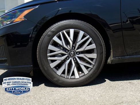Used 2025 Nissan Altima 2.5 SV FWD image 8