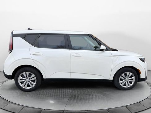 Used 2023 Kia Soul LX image 6