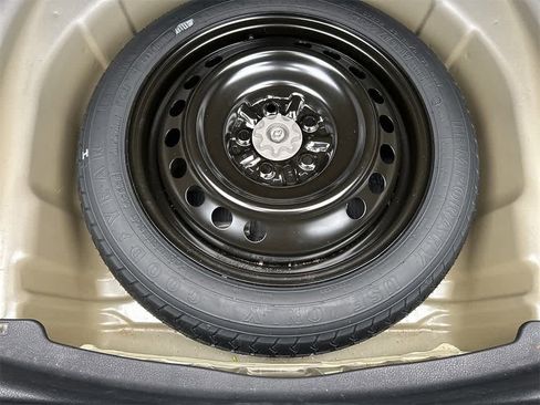 Used 2018 Toyota Camry LE image 13