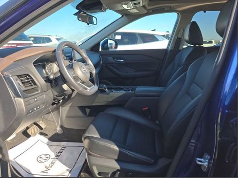 Used 2023 Nissan Rogue SV w/ SV Premium B Package image 7