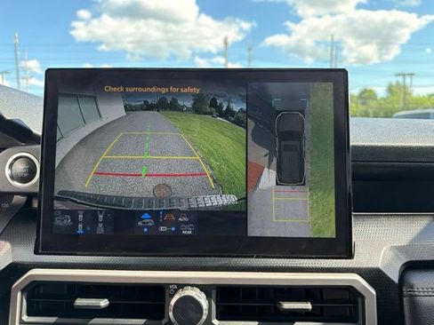 Used 2025 Toyota 4Runner Limited AWD/4WD image 19