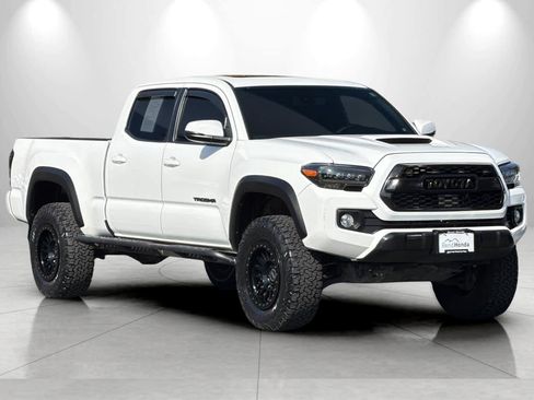 Used 2021 Toyota Tacoma TRD Off-Road w/ TRD Premium Off Road Package AWD/4WD image 9