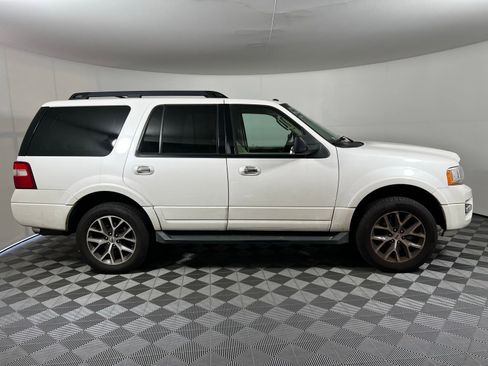 Used 2016 Ford Expedition XLT w/ Equipment Group 202A RWD image 4
