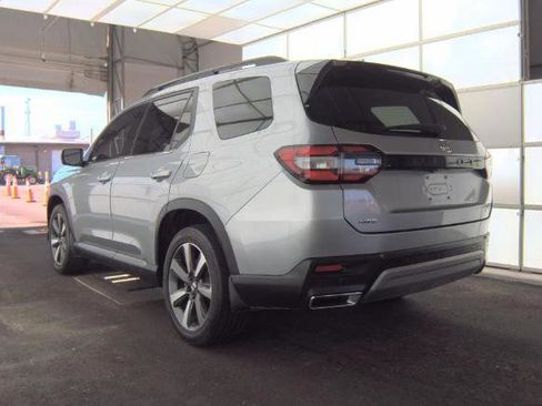 Used 2024 Honda Pilot Touring image 5