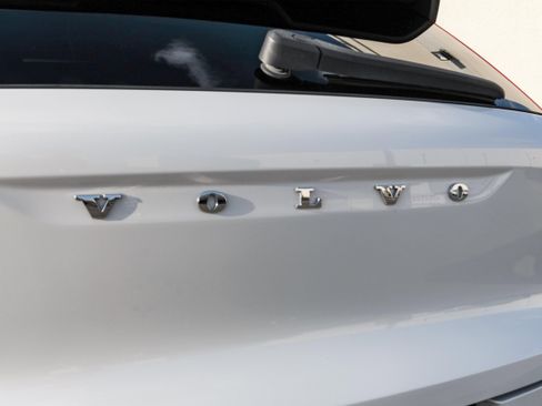 Used 2021 Volvo XC40 T4 R-Design image 54