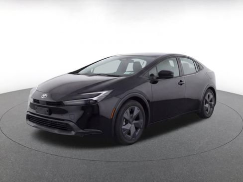 Used 2025 Toyota Prius LE FWD image 3
