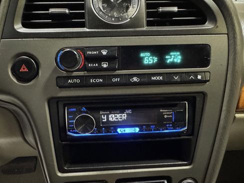 Used 2002 INFINITI QX4 Luxury image 29