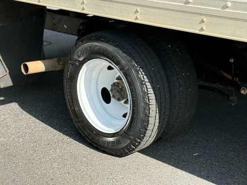 Used 2016 Ford E-350 and Econoline 350 Super Duty image 12