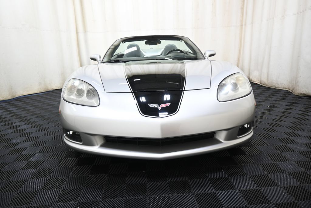 Used 2005 Chevrolet Corvette Convertible w/ Preferred Equipment Group RWD image 2
