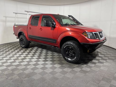 Used 2015 Nissan Frontier PRO-4X image 2