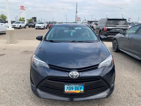 Used 2018 Toyota Corolla LE w/ Carpet Mat Package (TMS) FWD image 2