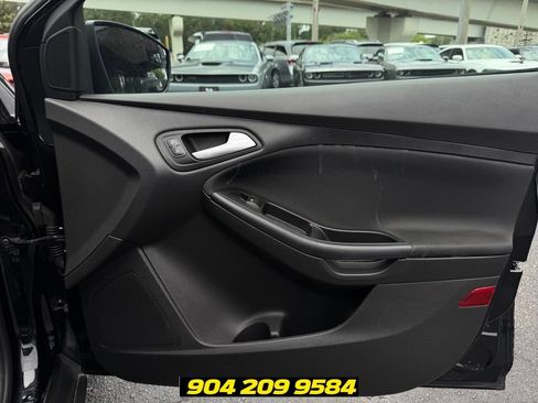 Used 2018 Ford Focus SE w/ SE Appearance Package FWD image 23