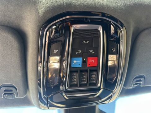 Used 2022 Jeep Grand Wagoneer Series III w/ Rear Seat Video Group 1 image 17