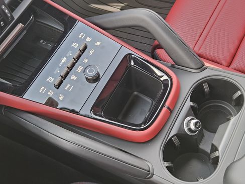 Certified 2026 Porsche Cayenne Turbo image 20