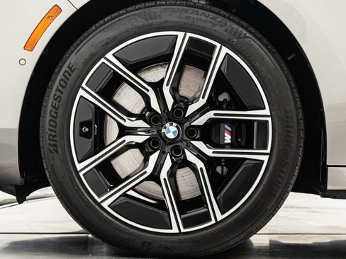 Used 2026 BMW 740i xDrive w/ Premium Package AWD/4WD image 10