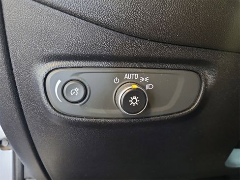 Used 2019 Chevrolet Equinox LS image 25