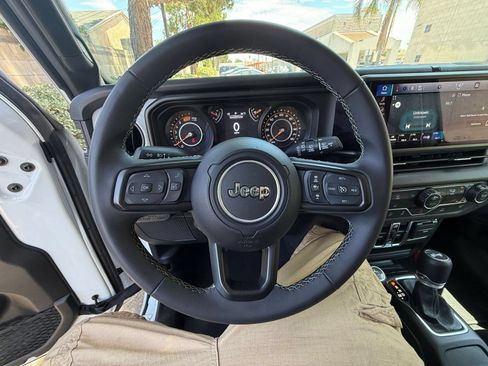 Used 2025 Jeep Wrangler Unlimited Sport AWD/4WD image 20