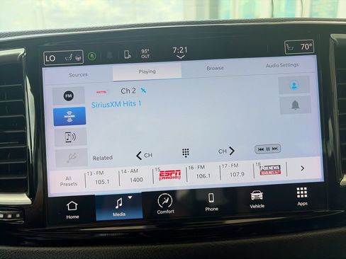 Used 2023 Chrysler Pacifica Touring-L FWD image 13