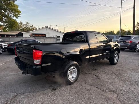 Used 2017 Toyota Tacoma SR RWD image 5