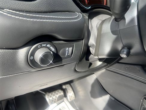 Used 2021 Dodge Durango SRT Hellcat w/ Technology Group image 17