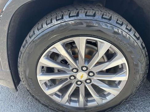 Certified 2022 Chevrolet Traverse Premier FWD image 8