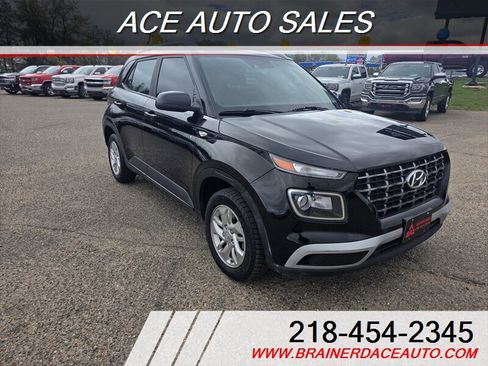 Used 2020 Hyundai Venue SEL FWD image 2