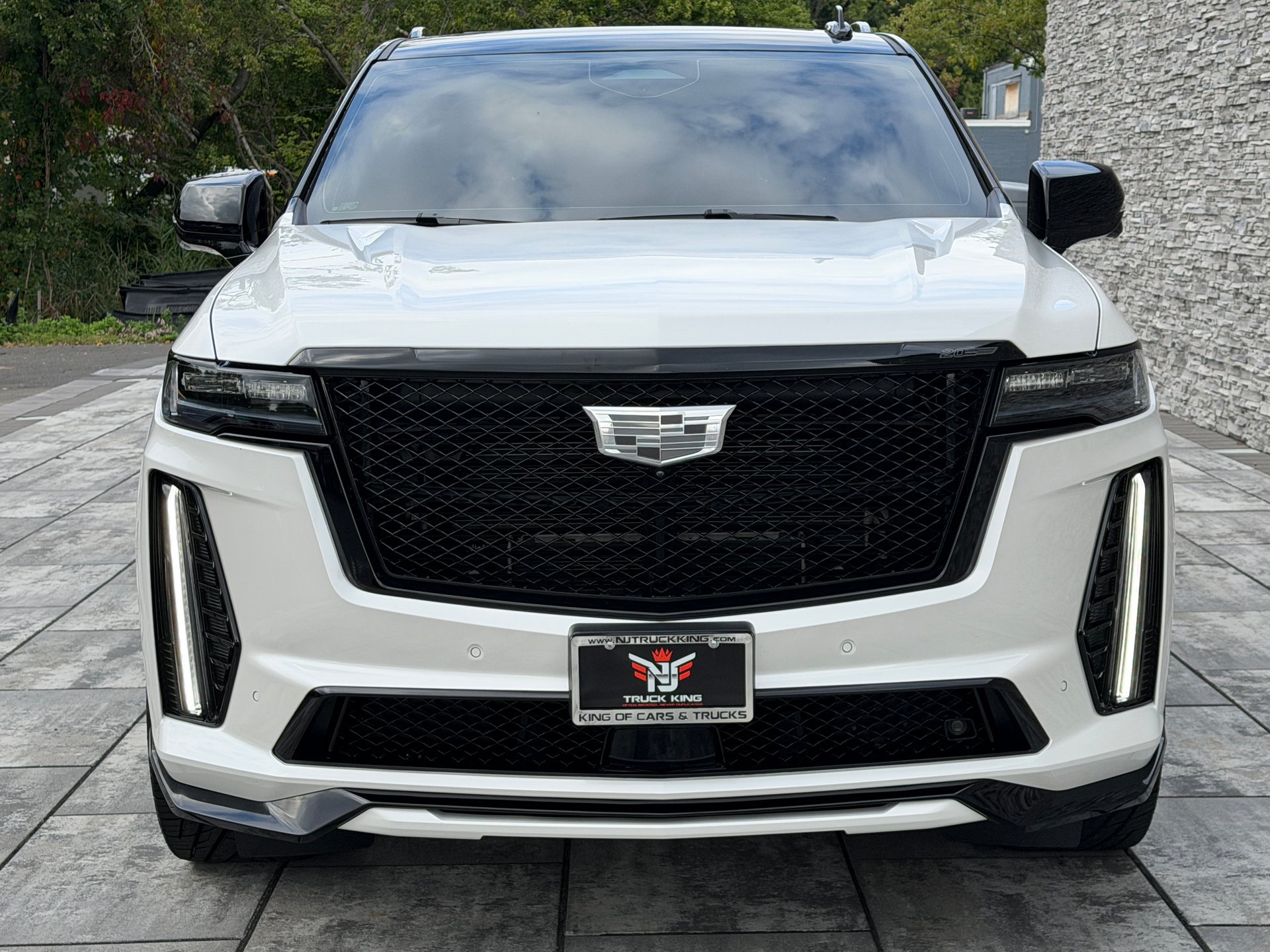 Used 2024 Cadillac Escalade ESV V w/ LPO, ONYX Package AWD/4WD image 5