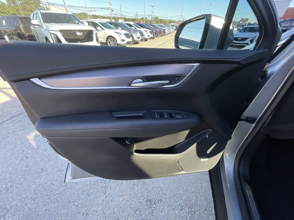 Certified 2025 Cadillac XT5 Luxury FWD image 22