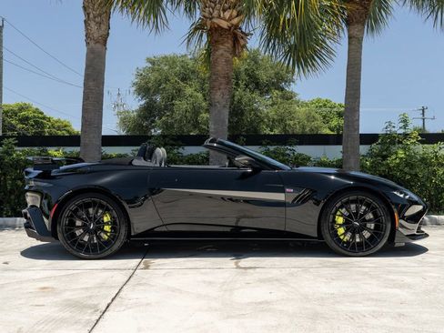Used 2022 Aston Martin V8 Vantage Roadster RWD image 10