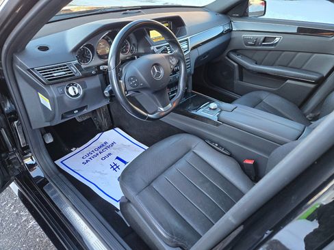 Used 2010 Mercedes-Benz E 550 4MATIC Sedan image 9
