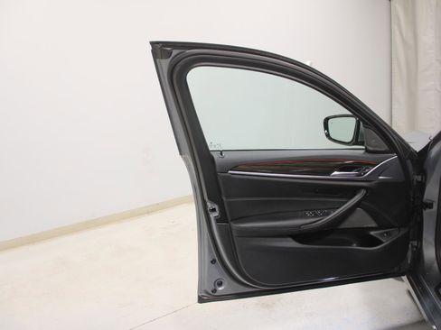 Used 2023 BMW 540i xDrive w/ Executive Package image 20