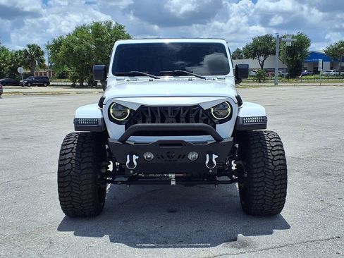 Used 2023 Jeep Gladiator Overland AWD/4WD image 2