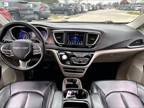Used 2021 Chrysler Voyager Lxi image 15