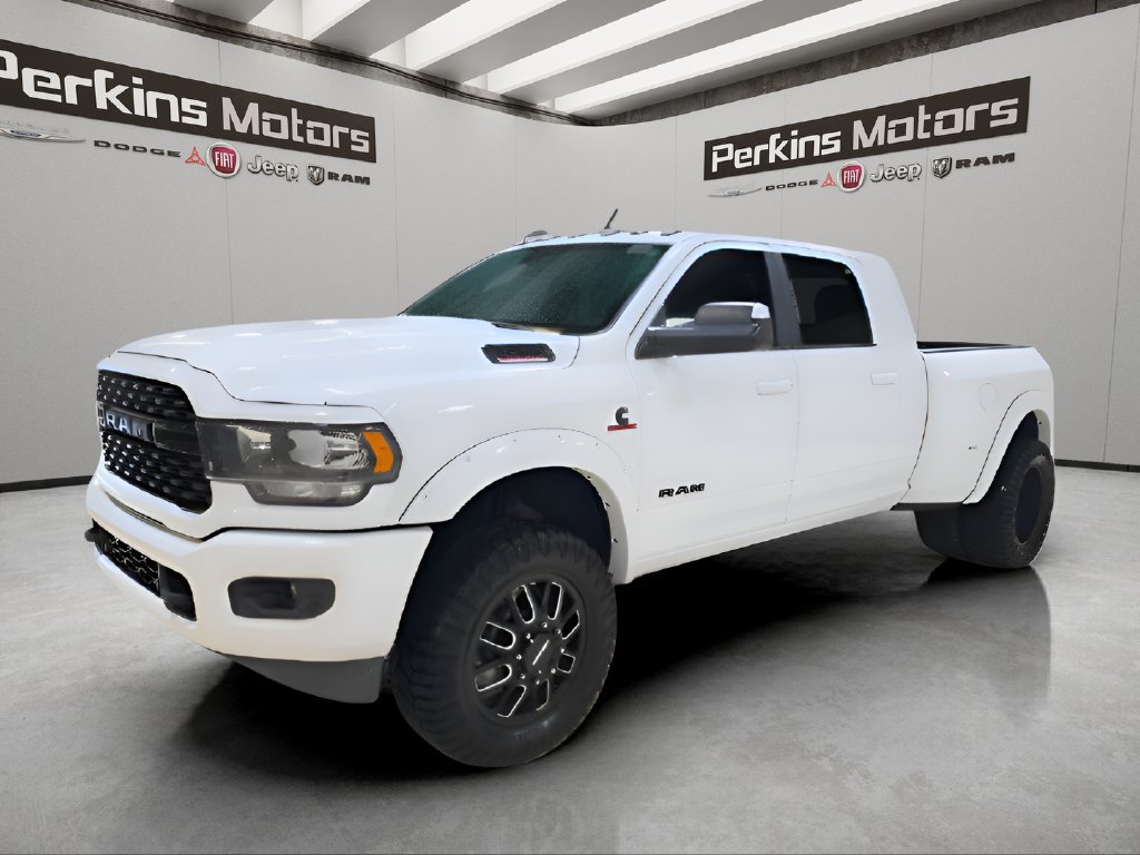 Used 2022 RAM 3500 Big Horn w/ Night Edition AWD/4WD image 9