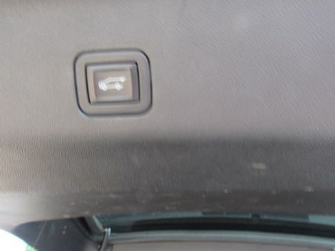Used 2022 Chevrolet Tahoe Premier RWD image 9