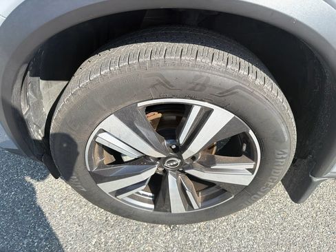 Used 2023 Nissan Rogue Platinum FWD image 13