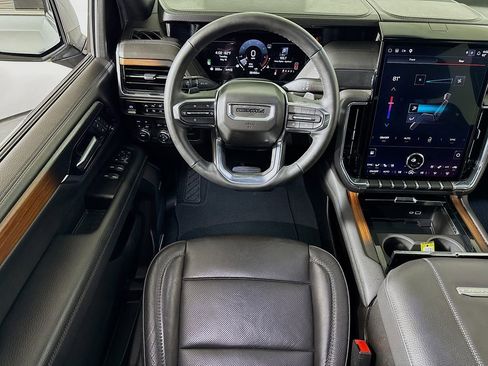 Used 2025 GMC Yukon XL Denali AWD/4WD image 21