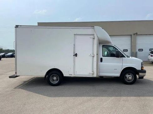 Used 2020 Chevrolet Express 3500 w/ Power Convenience Package image 4