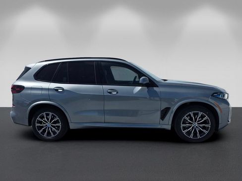 Certified 2025 BMW X5 sDrive40i w/ M Sport Package RWD image 3