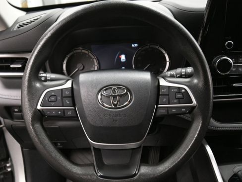 Used 2023 Toyota Highlander L FWD image 12