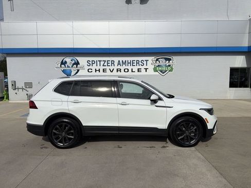 Used 2022 Volkswagen Tiguan SE AWD/4WD image 11