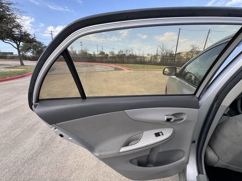 Used 2010 Toyota Corolla LE image 21