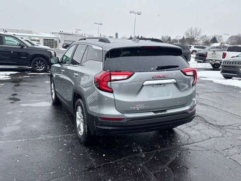 Used 2023 GMC Terrain SLE w/ Driver Convenience Package image 7