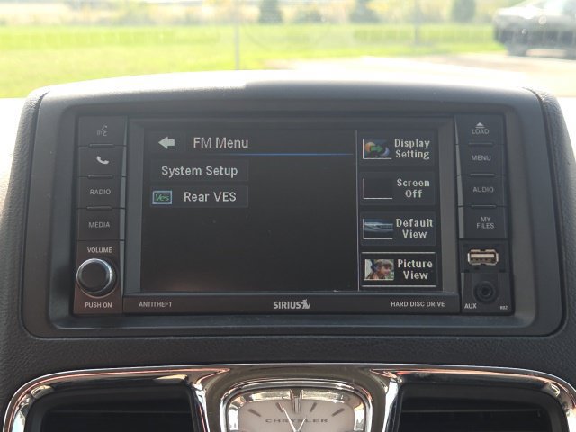 Used 2016 Chrysler Town & Country Touring FWD image 31