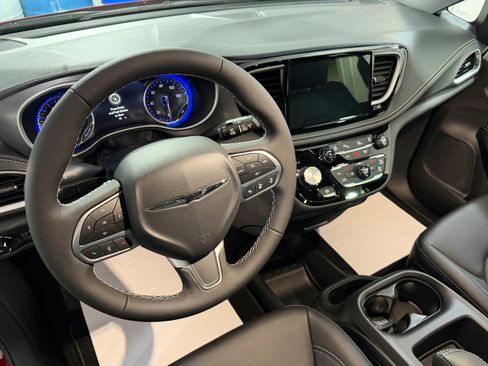 New 2026 Chrysler Pacifica Select image 10