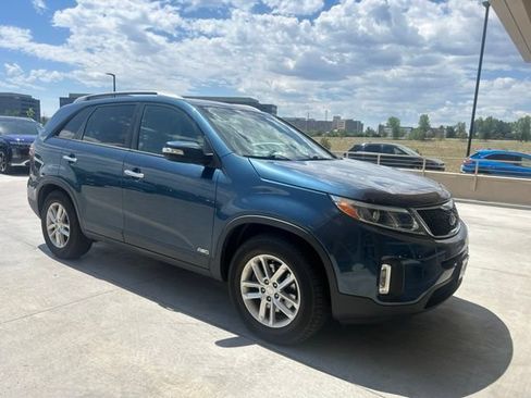 Used 2014 Kia Sorento LX w/ LX V6 Convenience Package AWD/4WD image 2