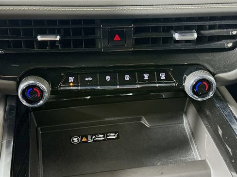 Used 2025 Chevrolet Tahoe Premier AWD/4WD image 16
