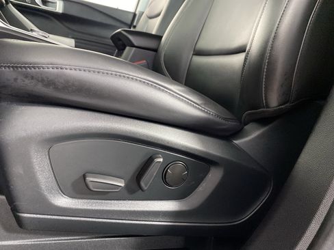 Used 2022 Ford Explorer XLT w/ Equipment Group 202A image 17