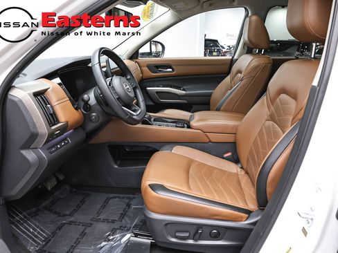 Used 2023 Nissan Pathfinder Platinum AWD/4WD image 14