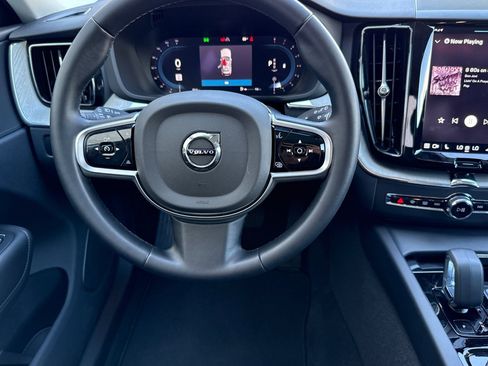 Used 2025 Volvo XC60 B5 Plus image 17